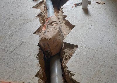 Détail de la réfection d'un raccordement eaux noires par JC Rénovation sous une dalle