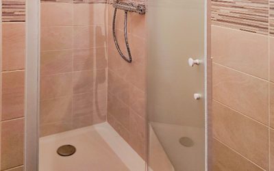 Faïence posée dans une rénovation d’espace douche